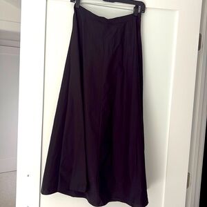 Like new!! Light weight midi circle skirt- soft lawn